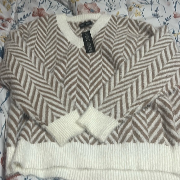 Love token brand new sweater size small - Picture 1 of 4
